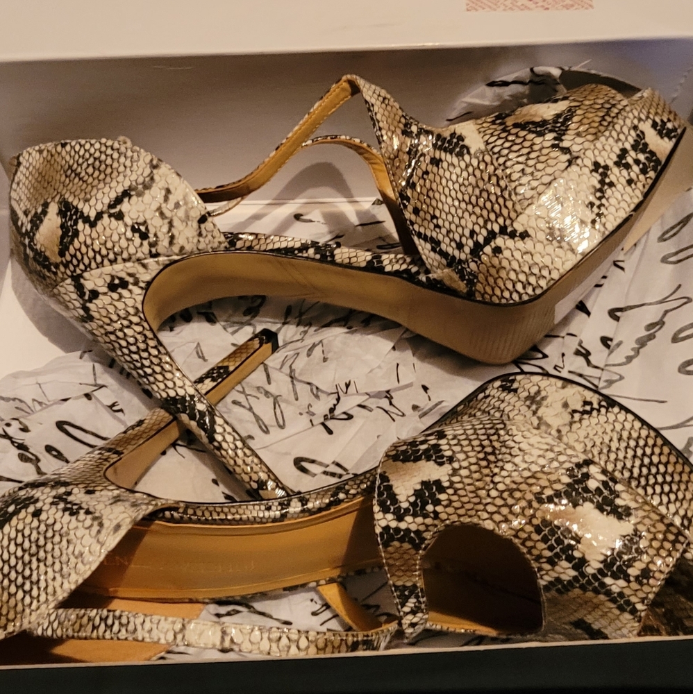 Heels Enzo Angiolini Beautiful Snake Pattern - Picture 2 of 7